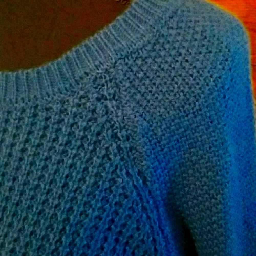 NEW! SO Sweater - Picture 3 of 7